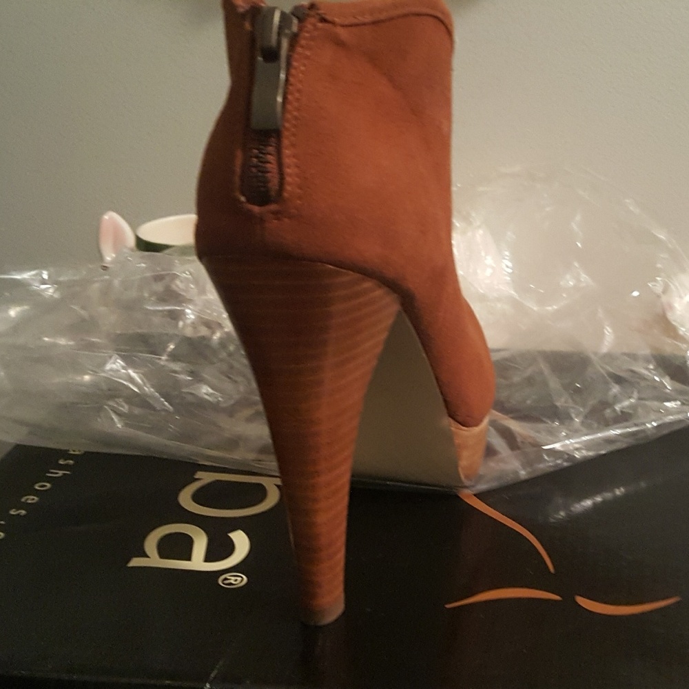 Boot - Picture 2 of 3